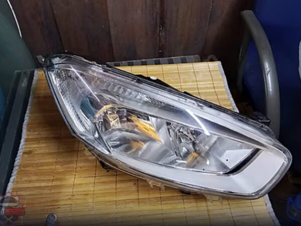 Ford Courier Sağ Far Çıkma Orjinal