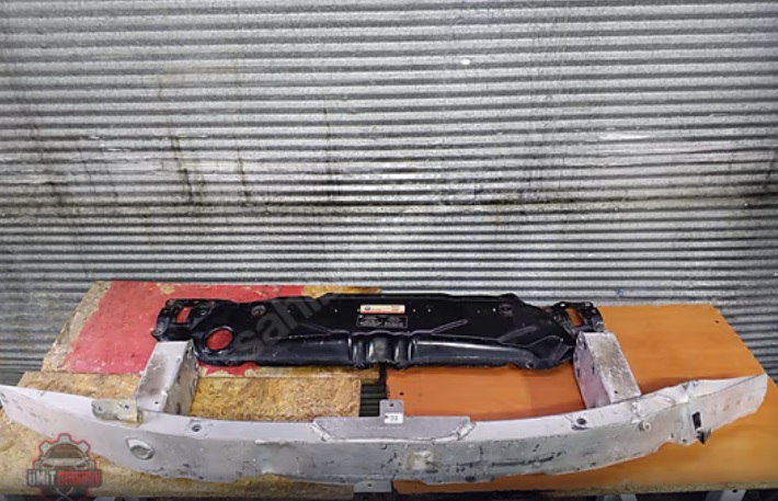 BMW F10 Ön Tampon Demiri ve Üst Panel