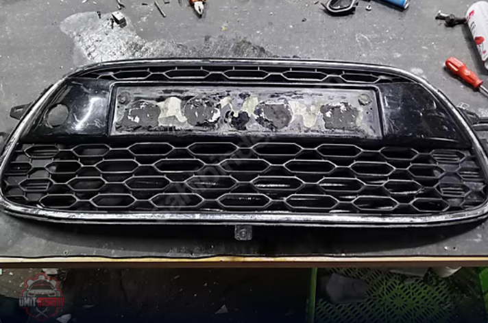 Citroen C3 Ön Panjur Çıkma Orjinal