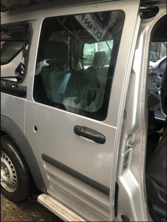 Ford Connect Sağ Sürgülü Kapı Gümüş Çıkma