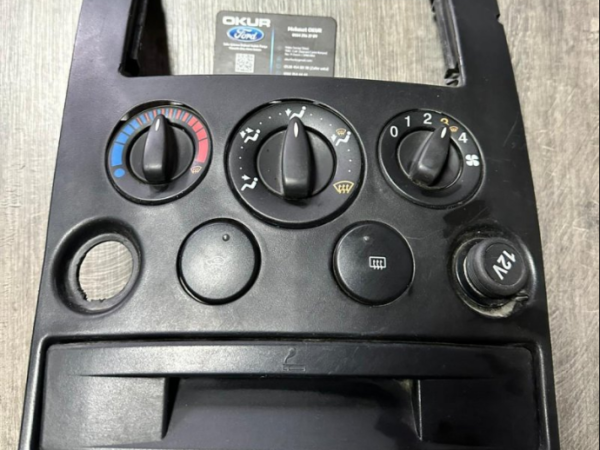 Ford Connect Teyp Çerçevesi Çıkma Orijinal