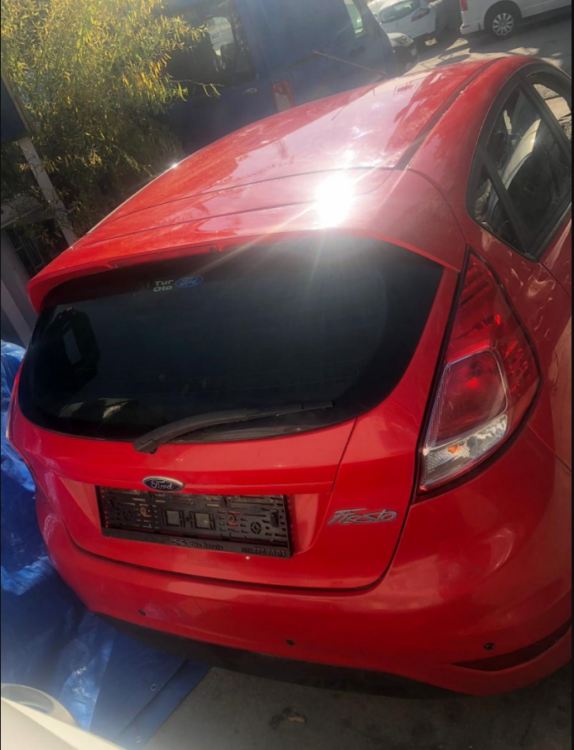 Ford Fiesta Komple Tavan Kırmızı Çıkma