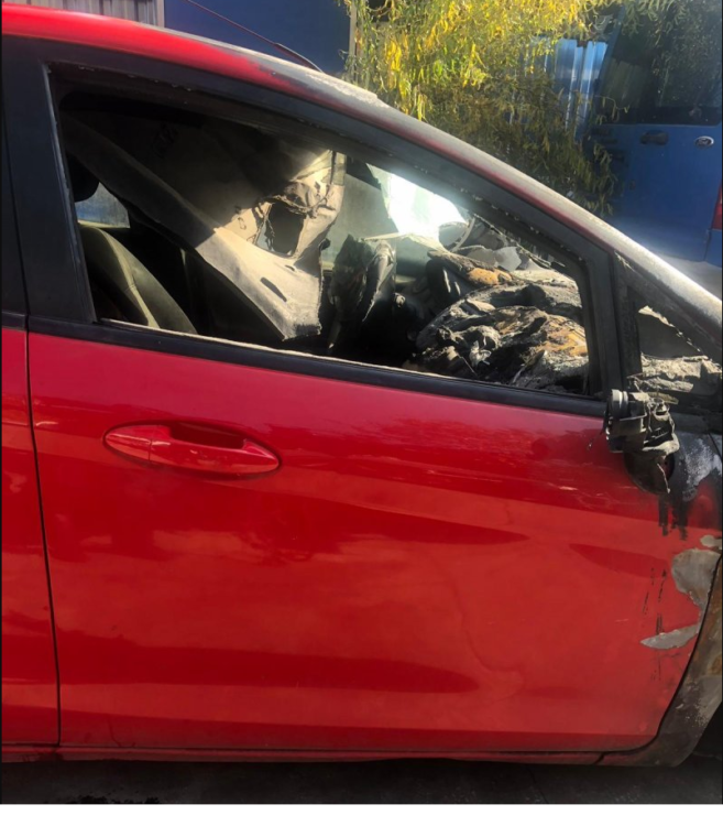 Ford Fiesta Sağ Ön Kapı Çıkma Kırmızı