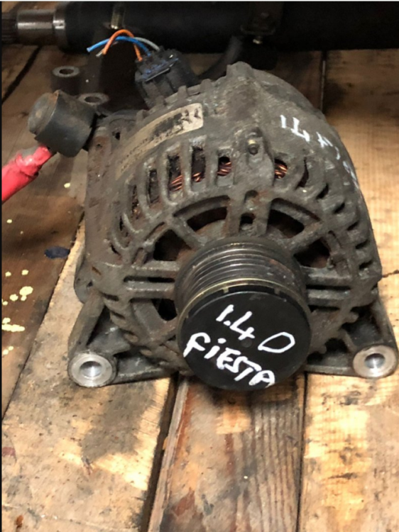 Ford Fiesta Şarj Dinamosu Çıkma Orijinal