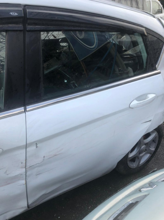 Ford Fiesta Sol Arka Kapı Beyaz Çıkma