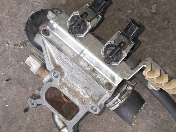 ford mondeo mk3 2.0 benzinli su kollektörü termostat gövdesi