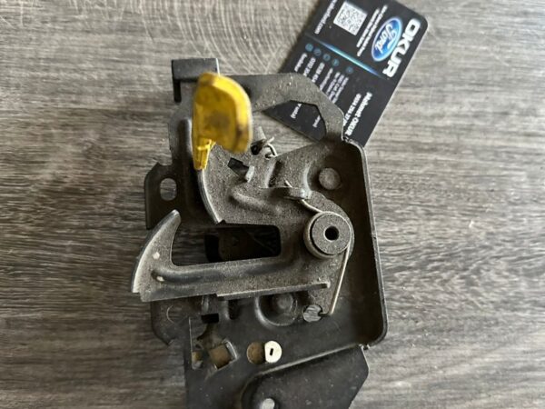 Ford Fiesta Kaput Kilidi Çıkma Orjinal
