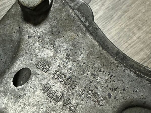 Ford Fiesta Motor Takoz Braketi Çıkma Orijinal