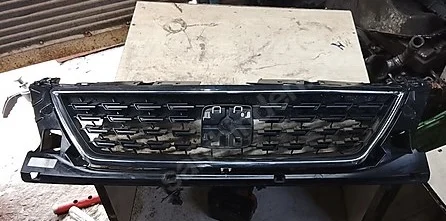 Seat Leon Ön Panjur Çıkma Orijinal