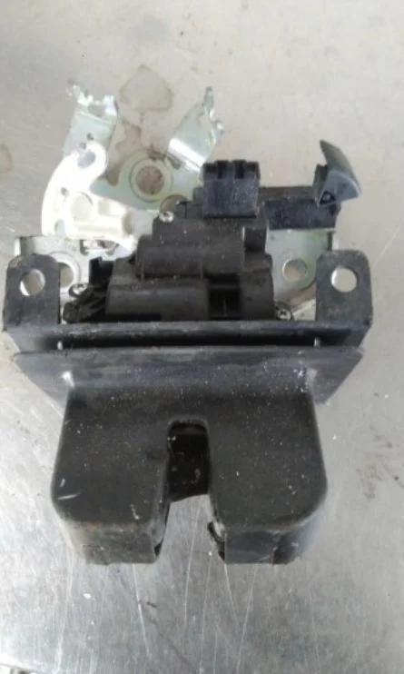Audi A3-A4-A5-A6 Bagaj Kapak Kilidi