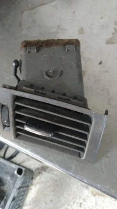 Audi A4 Sağ Kalorifer Izgarası