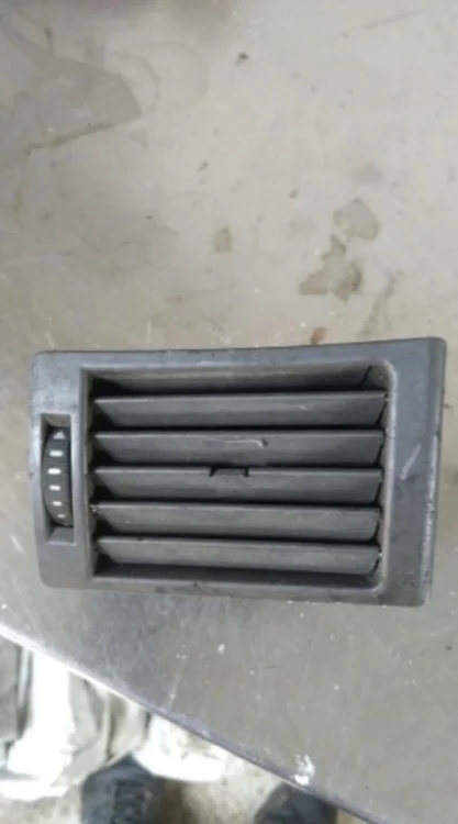 Audi A4 Sol Kalorifer Izgarası
