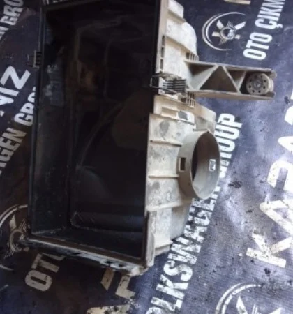Caravella 2.5 TDI Hava Filtre Kutusu Çıkma Orjınal