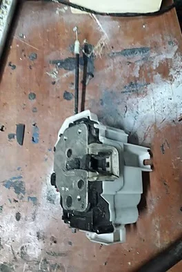 Fiat Fiorino Sol Ön Kapı Kilidi Çıkma Orjinal