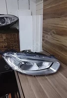Ford Courier Sağ Far Sıfır Orijinal