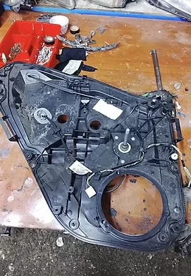 Ford Fiesta Sağ Arka Cam Krikosu Çıkma Orjinal