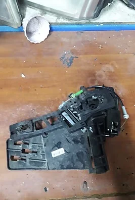 Ford Fiesta Sol Arka Kapi Kilidi Çıkma Orijinal