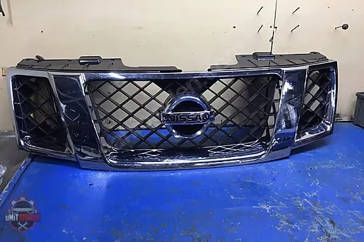 Nissan Navara Ön Panjur Çıkma Orijinal