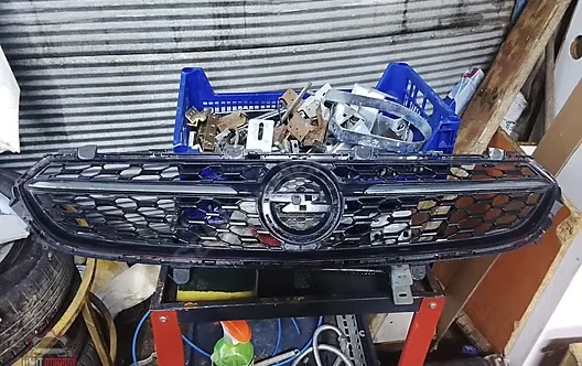 Opel Corsa Ön Panjur Çıkma Orijinal