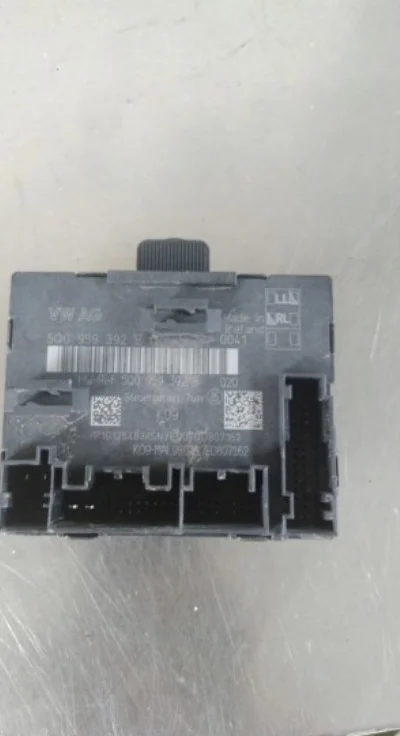 Passat B8 Sağ Ön Kapı Kontrol Modülü