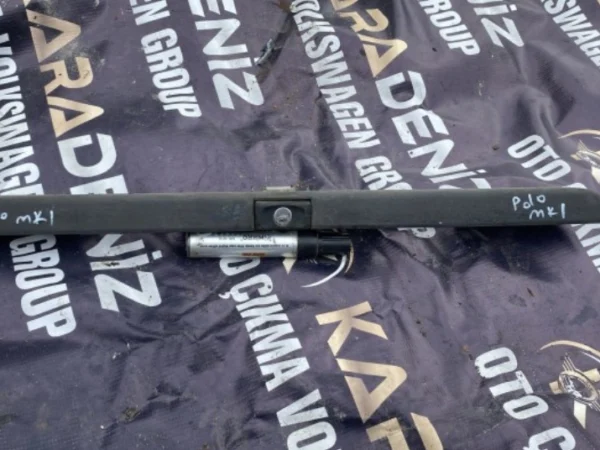 Polo mk1 Bagaj Açma Tutamağı Plaka Işık Çıtası Çıkma Orjinal