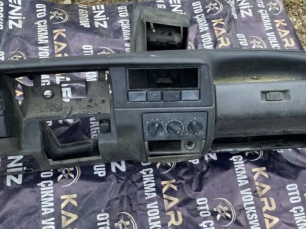 Polo mk1 Temiz Torpido Çıkma Orijinal