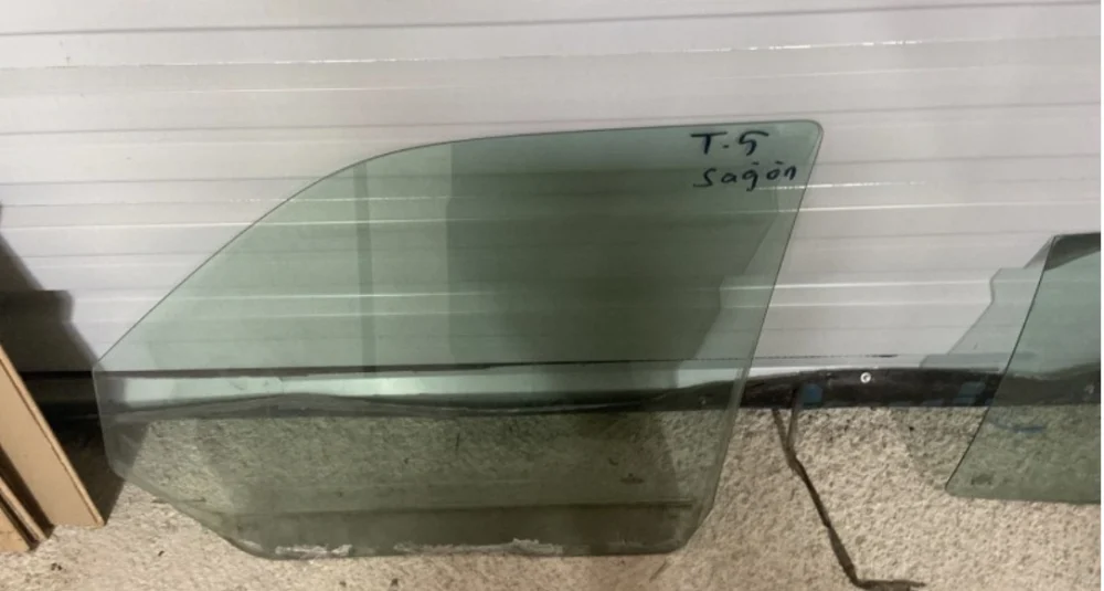 T5 Sağ Ön Cam