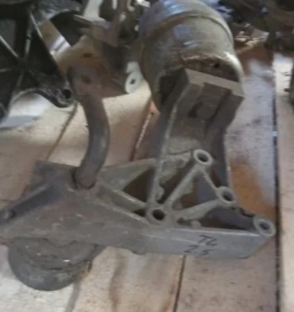 Transporter T4 Motor Kulağı Braket 2.5 Turbolu Çıkma Orijinal