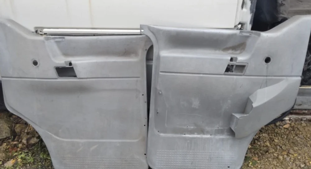 Transporter T4 Ön Kapı Döşemesi Sağ-Sol
