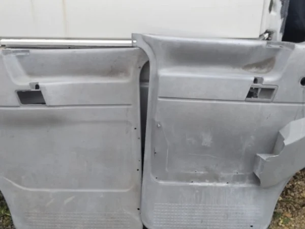 Transporter T4 Ön Kapı Döşemesi Sağ-Sol