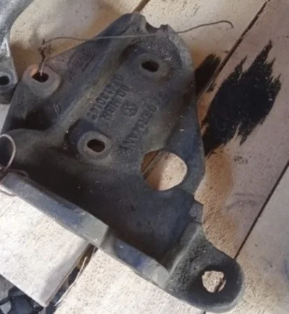 Transporter T4 Pompa Ayağı Braket Çıkma Orijinal