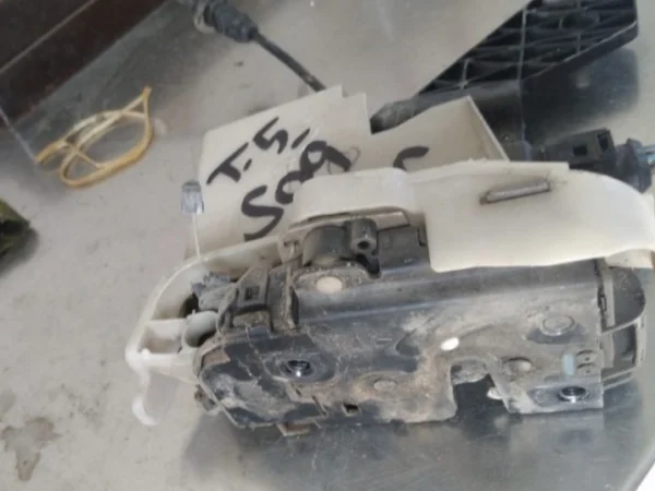 Transporter T5 Sağ Ön Kapı Kilidi