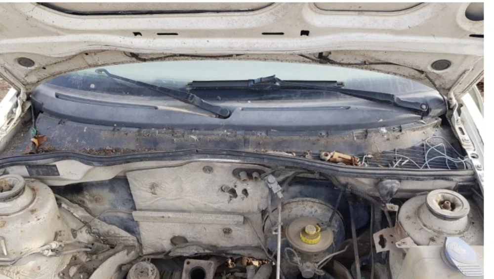 Volkswagen Caddy 2 – Polo Classic Orjinal Cam Önü Izgarası