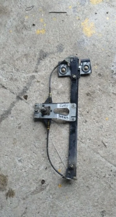 Volkswagen Golf 3 Sağ Arka Cam Krikosu