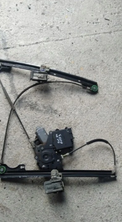 Volkswagen Golf 3 Sol Ön Cam Krikosu Elektrikli