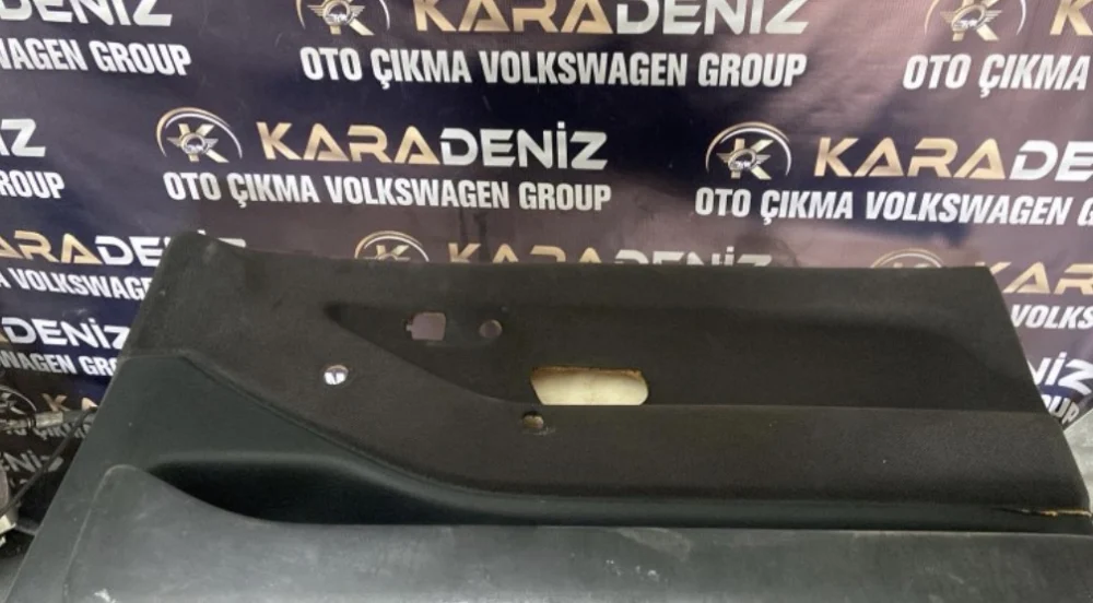 Volkswagen Polo Mk 1 Sağ Kapı Döşemesi Parça