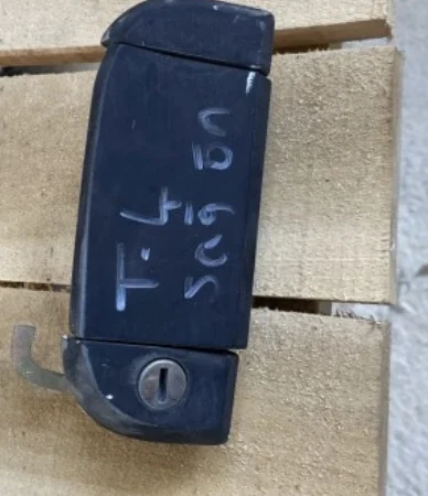 Volkswagen T4 Sağ Ön Kapı Açma Kolu Parça