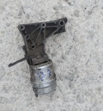 Volkswagen Transporter T4 Motor Kulağı