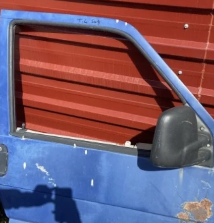 Volkswagen Transporter T4 Sağ Kapı Parça