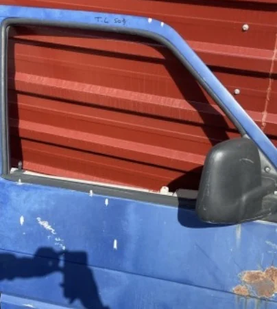 Volkswagen Transporter T4 Sağ Kapı Parça