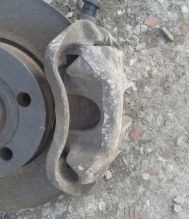 Volkswagen Transporter T4 Sağ Ön Fren Kaliperi Parça