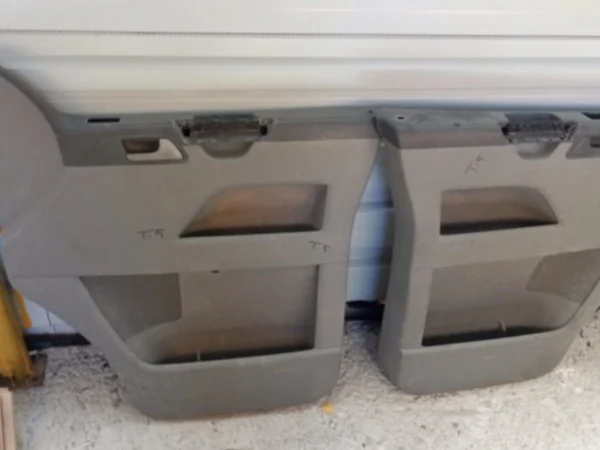 Volkswagen Transporter T5 Ön Kapı Döşemesi Parça