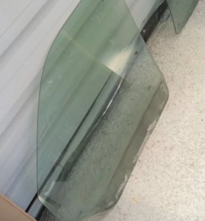 Volkswagen Transporter T5 Sağ Ön Cam Parça