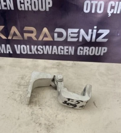 Volkswagen Transporter T5 Sağ Ön Kapı Alt Menteşesi Parça