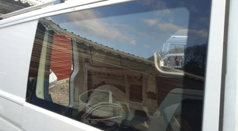 Volkswagen Transporter T5 Sürgülü Kapı Sol Cam