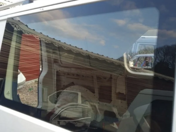 Volkswagen Transporter T5 Sürgülü Kapı Sol Cam