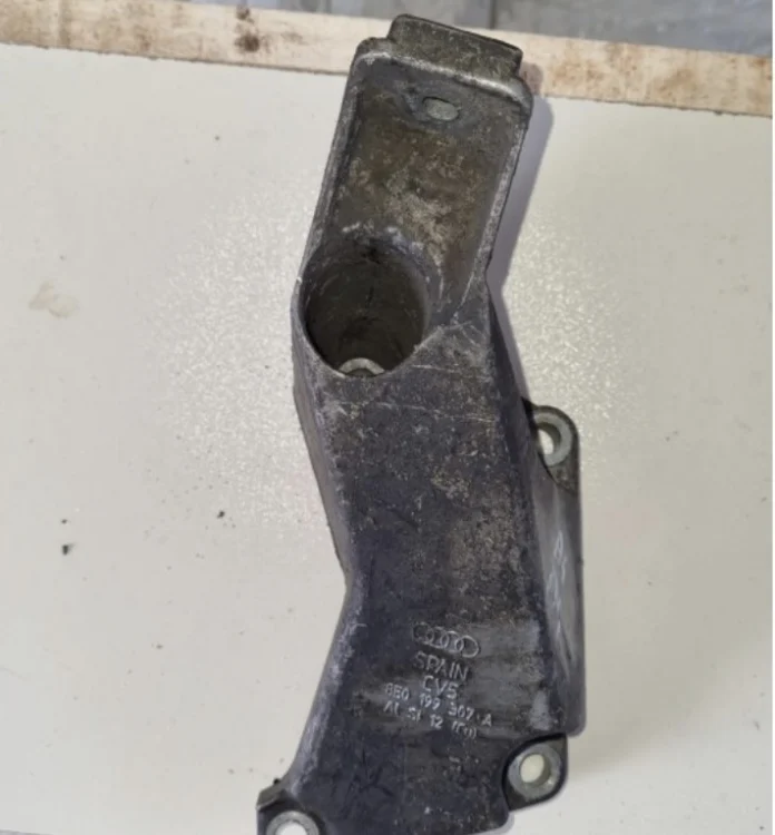 Audi A4 Motor Kulağı