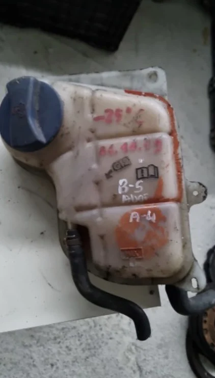 Audi A4 Soğutma Suyu Genleşme Tankı
