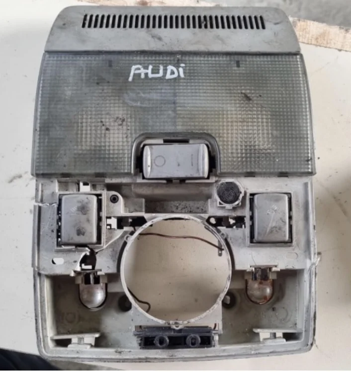 Audi A4 Tavan Lambası