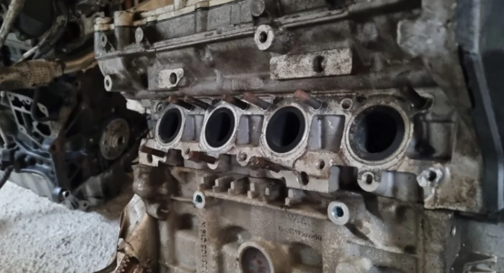 Audi A6 2.0 20V Alt Silindir Kapağı